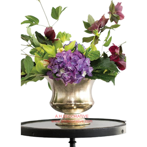 Jarrón de urnas con Base cuadrada plateada de Metal para decoración de mesa Florero decorativo de pedestal de plata de Metal de alta calidad a la venta - Product Image 3