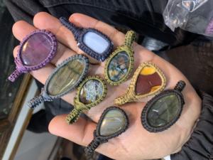 Pendentif en macramé en pierre précieuse naturelle, pendentifs en pierres précieuses de haute qualité, sertis de rhodium, style bohème, bijoux cadeau - Product Image 3