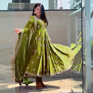 Vestido de fiesta y boda de diseñador, vestido bordado de seda Chinon con pantalón y conjunto de Dupatta, conjunto de vestido listo para usar - Product Image 4