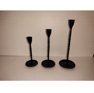 Candelabro de Metal Color Negro Estilo Nórdico Hecho a Mano Duradero Decoración Navideña para el Hogar - Product Image 1