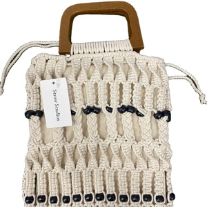 Bolsa de ganchillo con mango de madera hecha a mano por material de algodón de la mejor calidad hecha a mano de Vietnam superventas 2024 - Product Image 1