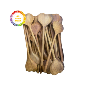 Cuillère en bois massif artisanale pour mélanger et servir, ustensile de cuisine en bois de qualité supérieure pour une cuisine écologique - Product Image 3