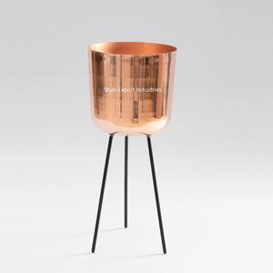 Macetas de metal con acabado Chapado en cobre con soporte negro para la decoración del hogar y el jardín Maceta de flores de forma redonda - Product Image 1