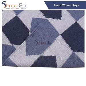 Tapis en laine Offre Spéciale fabriqués à la main Textiles à motifs abstraits uniques tissés par des artisans qualifiés Matériau en coton à haute durabilité - Product Image 6