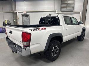 Toyota Tacoma TRD Pro Doble Cabina 4x4 del 2015, en buen estado, poco usada. - Product Image 5
