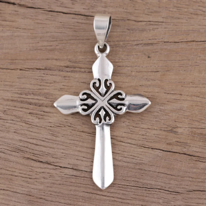 Colgante de cruz de plata esterlina con motivos de corazón Encantos de estilo romántico Regalos de joyería de hip hop Precio de fábrica Venta al por mayor Todos - Product Image 3