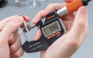 ไมโครมิเตอร์แบบพกพาขนาดใหญ่ของญี่ปุ่น ขายส่ง ความแม่นยำ 0.001 มม. ความละเอียด 0.001 มม. ผลิตจากโลหะ จำหน่ายโดย MITUTOYO - Product Image 2