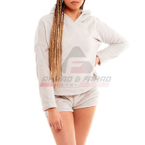 Conjunto corto de sudaderas con capucha transpirables de color personalizado para mujer, ropa de calle de diseño personalizado, conjunto corto de sudaderas con capucha de gran tamaño para mujer - Product Image 4