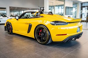 Porsche 718 Spyder RS Weissach 2025 Amarillo Veloz - Product Image 3