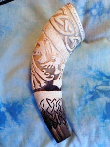 Corne à boire Viking festive fabriquée à la main pour l'hydromel et la bière parfaite pour les fêtes de Noël et les acclamations des fêtes - Product Image 6