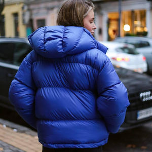 Chaqueta acolchada para mujer para la temporada de frío, fabricada con relleno aislante, capa exterior transpirable, acolchada, cálida, para invierno. - Product Image 2