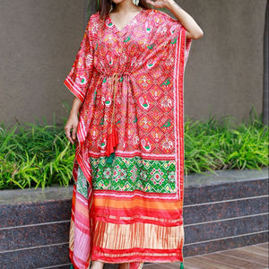 Bandhej-imágenes más grandes para compartir ropa India moderna, seda pura Gaji, impresión Digital con Gotta Patti, Borde de encaje - Product Image 1