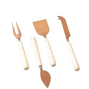 Set de couteaux à fromage dorés avec poignées vertes en acier inoxydable de qualité supérieure pour trancher et servir le fromage avec style - Product Image 2