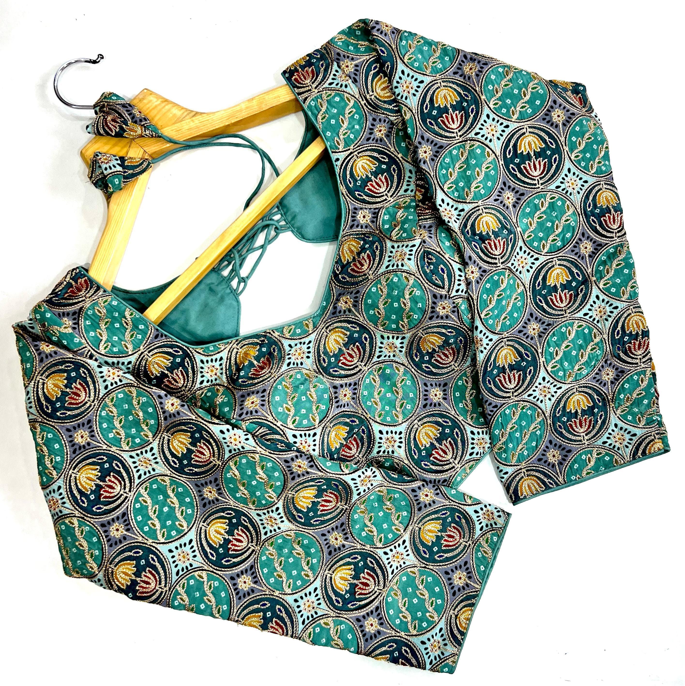 มีสีเขียวขุ่น