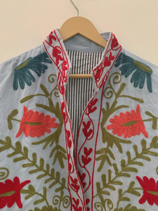 Veste courte en coton gris bohème, broderie florale estivale, pardessus Suzani, veste bohème pour demoiselle d'honneur - Product Image 4