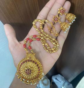 Conjunto de collar con colgante chapado en oro de diseñador de Calidad exclusiva elegante con pendientes para colecciones de ropa de boda para mujer - Product Image 2