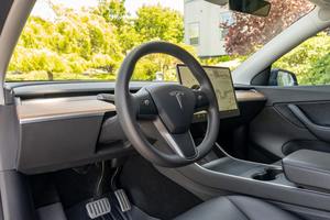 T-esla Model Y L-ong Ra-nge AWD 2020 Usado en Buen Estado - Product Image 3