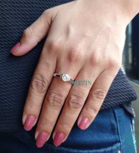 Anillo de compromiso de moissanita, Diamante de corte redondo, 1,00 CT - Product Image 6