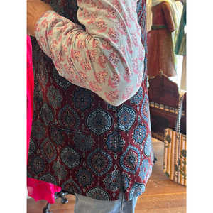 Veste Nehru en velours pour homme avec impression Ajrakh dessinée à la main, style ethnique indien pour les occasions de fête, fabriquée en soie - Product Image 2