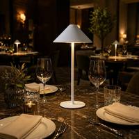 Lampe de table sans fil rechargeable noire à intensité variable en continu LED en fer alimentée par batterie USB-C pour restaurant, hôtel, chevet, chambre à coucher
