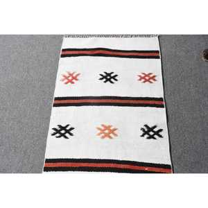 Alfombra de 1.7x3.8 pies, Alfombra Turca Vintage Pequeña, Alfombra de Lana Blanca Kilim - Product Image 3