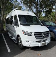 Camping-car de luxe en aluminium 2024 à vendre, modèle Sprinter, diesel, avec cuisine, salle de bain, lit et système solaire