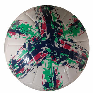 Ballon de football en vente chaude, ballon de football avec logo personnalisé, impression sportive, ballon de football pakistanais, taille 5, cousu à la machine, thermocollé - Product Image 1