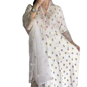 คอลเลกชัน2024เสื้อผ้าผ้าไหมทอระดับพรีเมียมสำหรับปาร์ตี้ Gota patti salwar kameez อินเดีย - Product Image 1