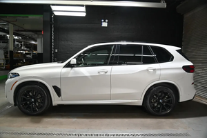 5UX23EU03T9019101 SUV Industrial de Lujo Usado 2026, Tracción Total, Motor Turbo I6 de 3.0L, 375hp, 520Nm de Torque, 8AT, Velocidad Máxima 250km/h, OEM, Bajo Kilometraje - Product Image 5