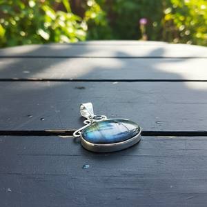 Ensemble pendentif et boucles d'oreilles en labradorite plaqué argent - Bijoux élégants en pierres précieuses bleues - Product Image 2