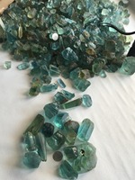 Meilleure qualité de gemme Aquamarine Facet Grade Propre à l'intérieur des pierres précieuses brutes Pierres d'aigue-marine bleues brutes