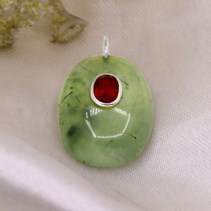 Pendentif en pierre précieuse prehnite et rubis naturel de haute qualité en argent Sterling 925 massif bijoux faits à la main pour la vente en gros - Product Image 2