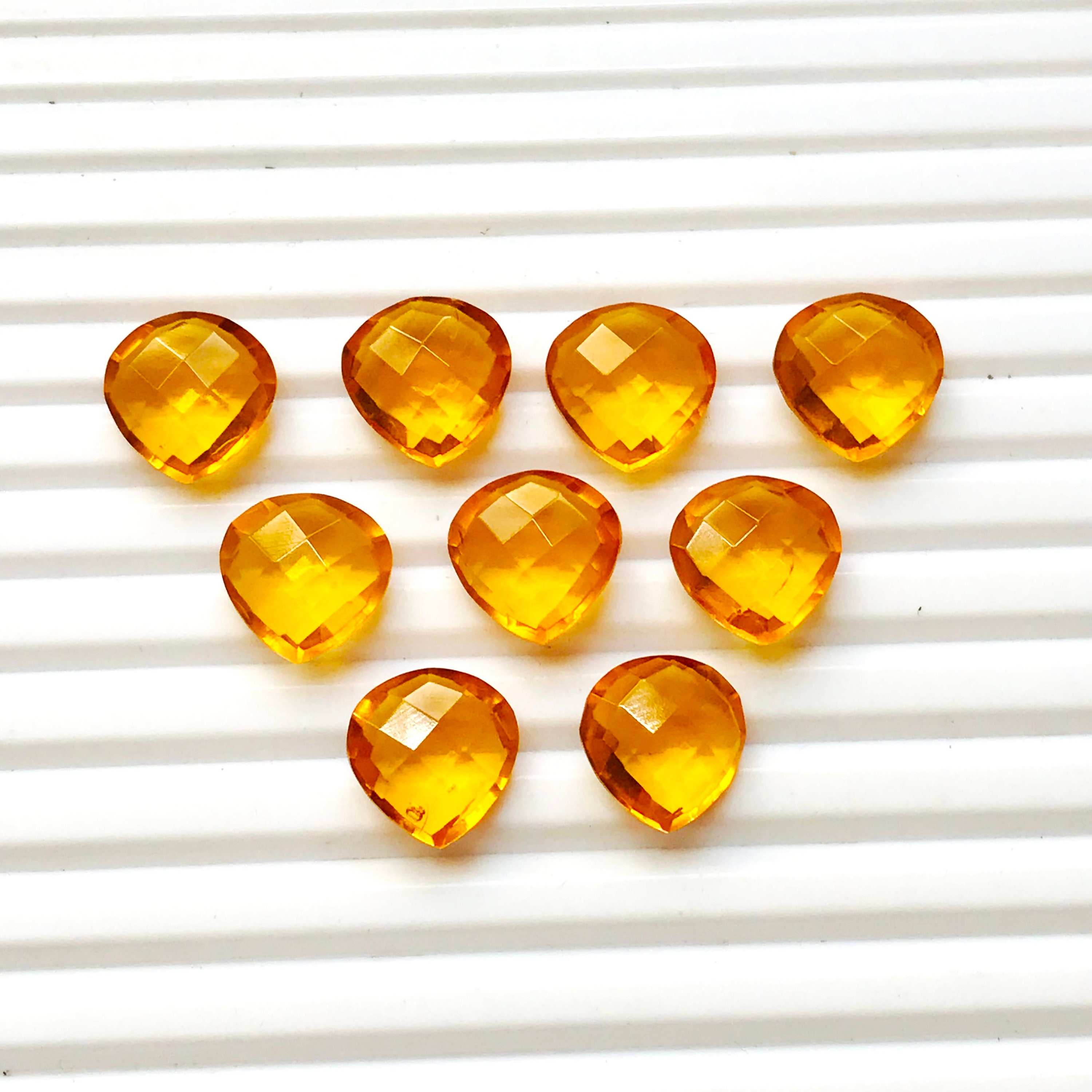 สีเหลือง