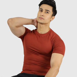 Camisetas personalizadas de compresión al por mayor, protección solar de secado rápido, diseño sin mangas, versión de manga larga disponible, hecho en Pakistán - Product Image 2
