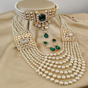 Ensemble de bijoux royal traditionnel indien de qualité supérieure plaqué or avec un magnifique collier double et de belles boucles d'oreilles pour femmes - Product Image 1