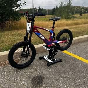 Bicicleta de Equilibrio Eléctrica Apolllos RXF Racing Evo 2026 ORIGINAL de 18/20 Pulgadas, Cuadro de Aleación de Aluminio, Ruedas de Aleación de Magnesio, para Calle/Terreno Plano - Product Image 2