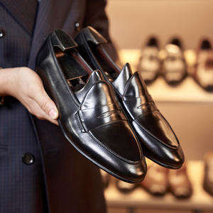 Chaussures habillées vintage en cuir givré pour hommes avec empiècements élastiques et talon résistant à l'usure - Product Image 5