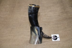 Cuerno de beber vikingo con soporte - Product Image 3