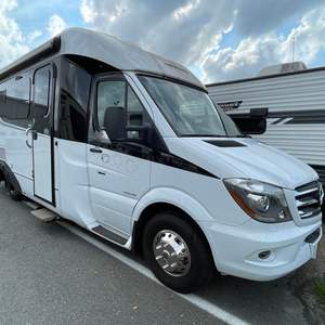 Autocaravana de Lujo USADA de 2016 a un Precio Razonable para Acampar, con Capacidad para 4-6 Personas, Emisión EURO 5, Color Blanco - Product Image 1