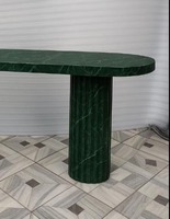 Table basse élégante en marbre vert Table d'appoint luxueuse en pierre naturelle pour le salon, le couloir et la décoration intérieure contemporaine.
