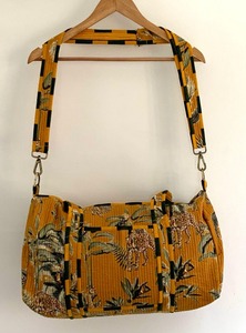 Sac de sport de luxe fait à la main, imprimé moutarde et jungle, sac de voyage durable en coton matelassé de grande capacité - Product Image 5