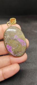 จี้ทองเหลืองทำมือ UDGEMS พลอยเพอร์เพอร์ไรต์ธรรมชาติทรงหลังเบี้ยสีม่วงและเขียว ขนาด 5-8 มม. แบบคละขนาด - Product Image 3