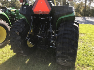 รถแทรกเตอร์ John Deere 4052M/3025E มีสินค้าในสต็อกแล้ว ประสิทธิภาพระดับพรีเมียม จัดส่งรวดเร็ว สั่งซื้อวันนี้สำหรับงานเกษตรและก่อสร้าง - Product Image 4