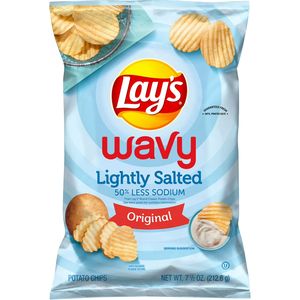 Compre papas fritas onduladas Lays, sabor original, bolsa de 7,75 oz - Product Image 1