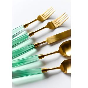 Juego de cubiertos de metal de mesa con mango de acrílico verde, acabado dorado para hoteles y restaurantes, juegos de cubiertos de vajilla - Product Image 4