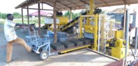 Machine Akcel 7,5 KW à commande PLC, pompe hydraulique, boîte de vitesses, machine semi-automatique de fabrication de blocs de béton creux, moteur 32 kW