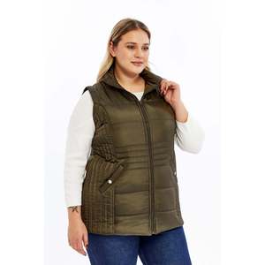 Chaleco Acolchado con Bolsillos RMG para Mujer, Talla Grande, Cómodo y Elegante, Color Caqui, Sin Mangas, Colección Otoño Invierno - Product Image 5
