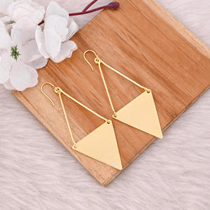 Fabricante de Pendientes Colgantes de Latón Chapado en Oro con Logotipo Personalizado, Joyería Personalizada, Pendientes de Diseñador de Latón de Alta Calidad, Pedido al por Mayor - Product Image 2