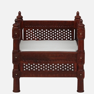 Sofá de madera Sheesham Durbar tradicional de 1 plaza en acabado de roble miel para juegos de sala de estar - Product Image 5