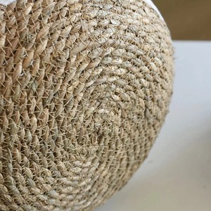 Cesta de yute tejida a mano con asas resistentes y diseño bicolor para almacenamiento ecológico, decoración elegante para el hogar y versátil. - Product Image 3